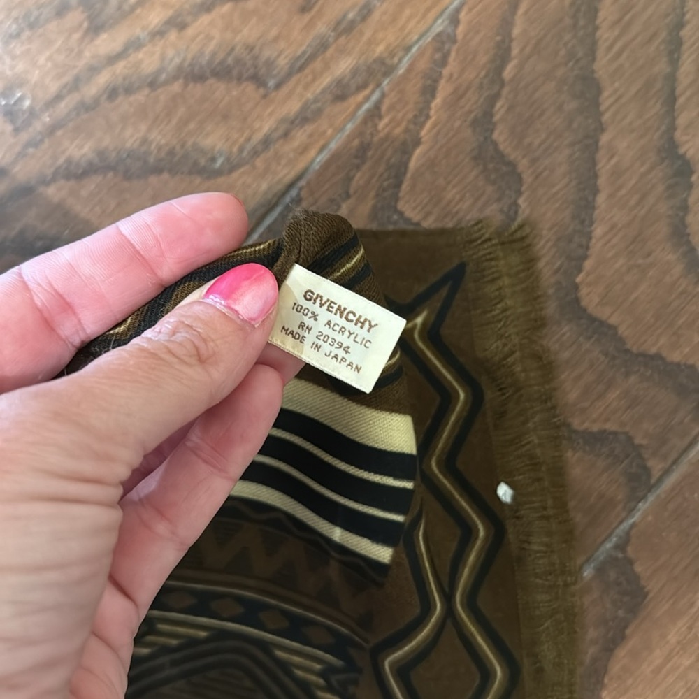 Givenchy scarf - Picture 6 of 7